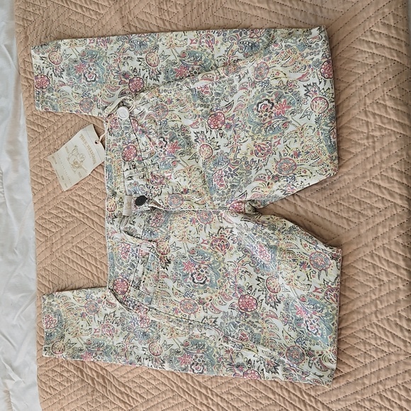 True Religion Denim - NWT true religion chrissy white paisley skinny jeans 26